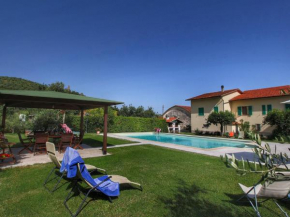 Гостиница Spacious Farmhouse in Castiglion Fiorentino with Pool  Кастильон Фьорентино